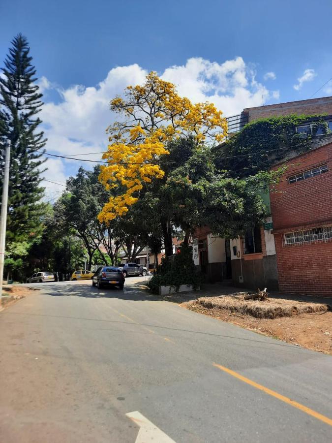 Hostal Casa Las Tias 麦德林 外观 照片